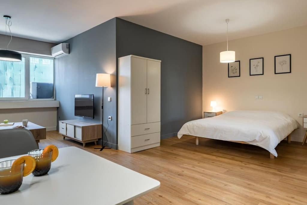 Large Comfy, Modern Studio 5 Min To Acropolis Афины Экстерьер фото